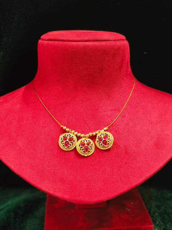 Delicate invisible short necklace