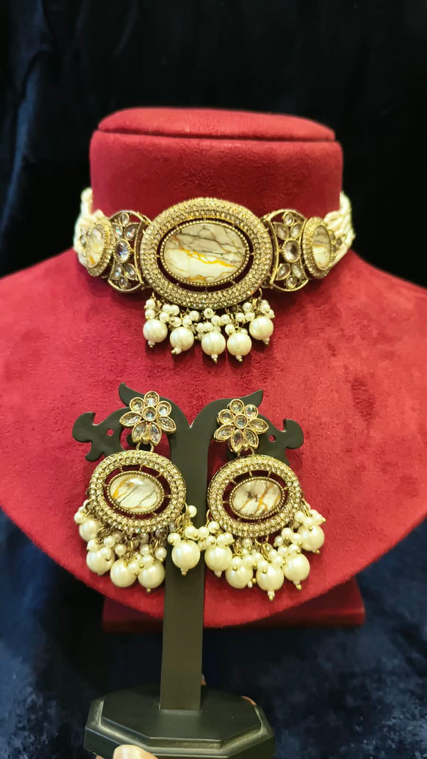 Choker With Stone And Moti