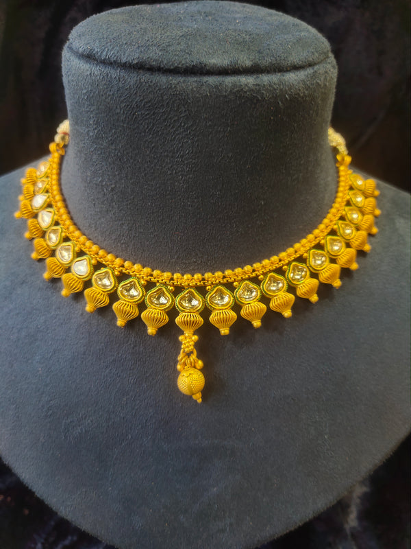Kundan Rajvadi Short Necklace