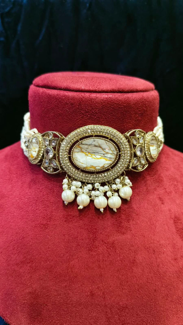 Choker With Stone And Moti
