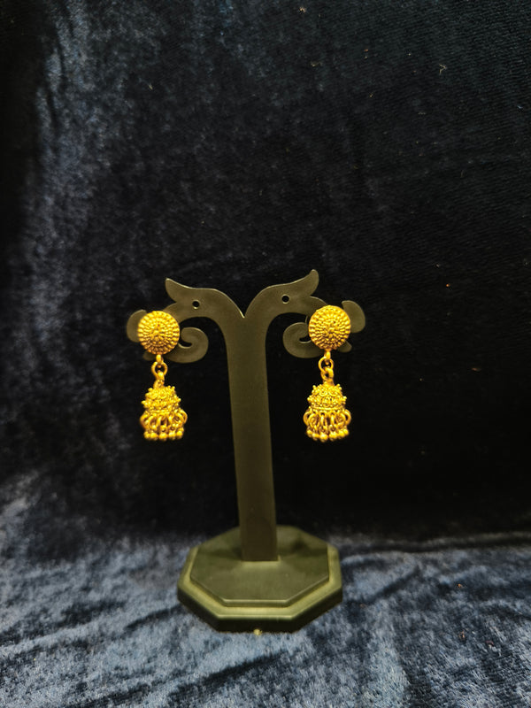 Traditional Kanthi Short Necklace With Beautiful Pendant