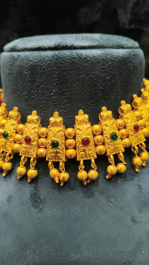 Thushi choker Necklace