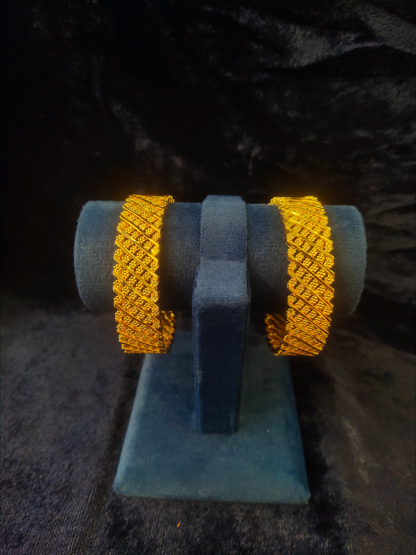 2.4 size plain goldan polish bangles