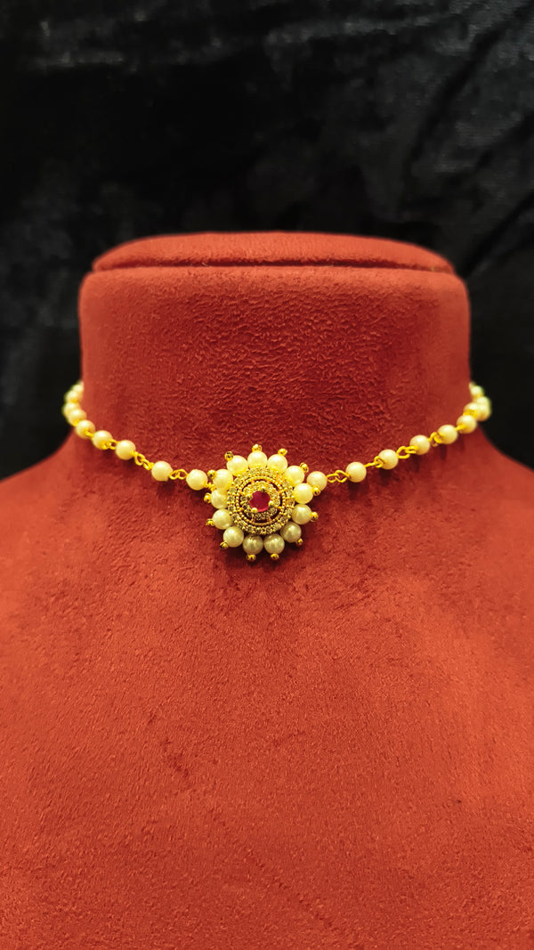Delicate Choker necklace With Moti