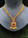 Short necklace with stone and pearl pendant
