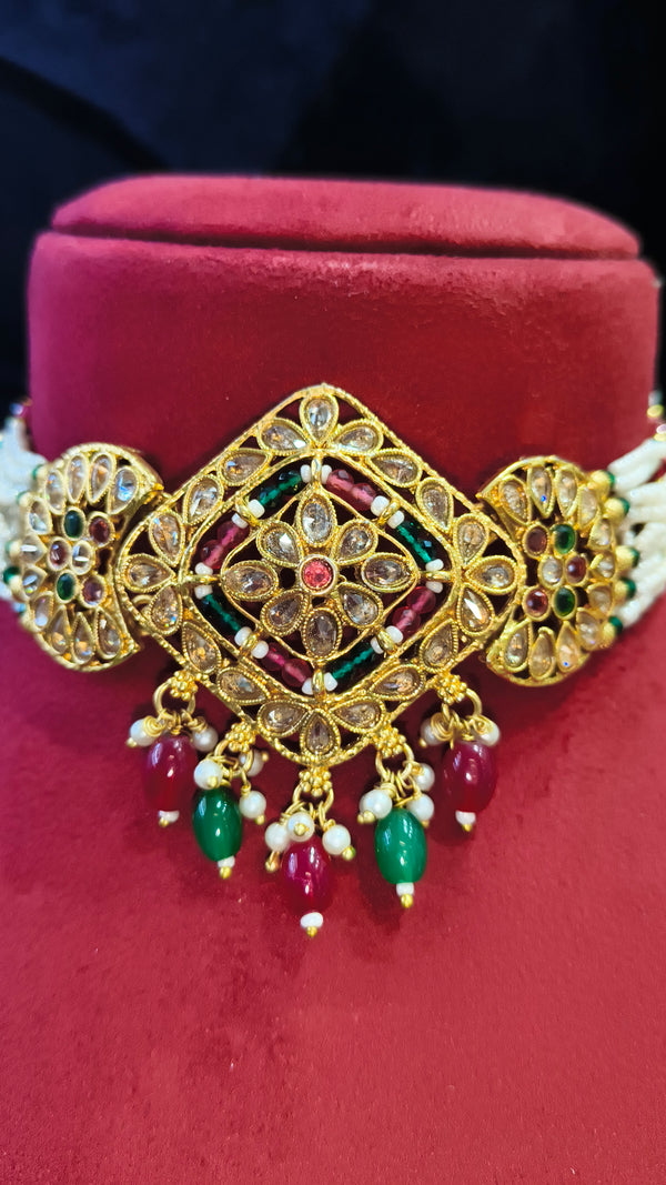 Choker With Stone