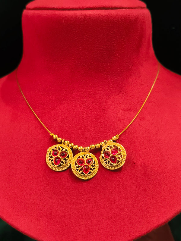 Delicate invisible short necklace