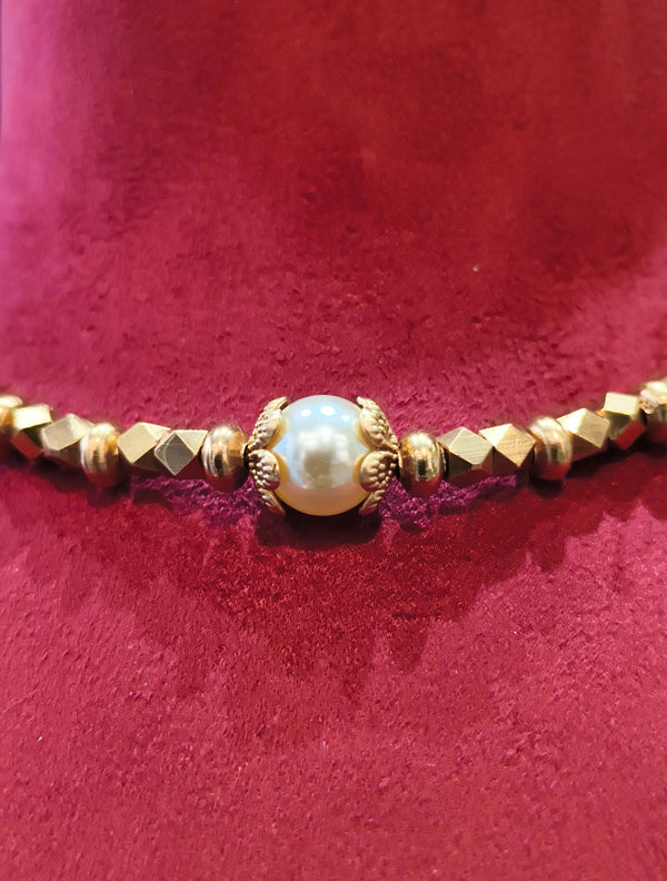 Traditional Short Necklace Choker With Golden Beads And Mot