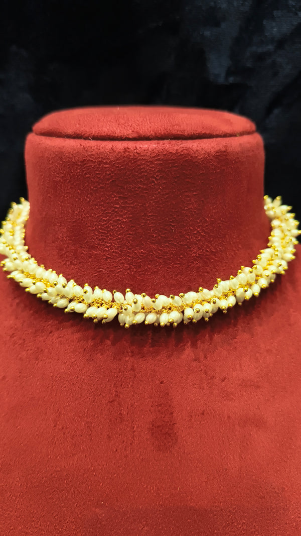 Delicate Moti Choker With Earrings