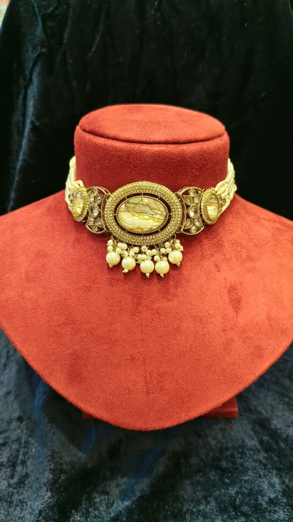 Choker With Stone And Moti